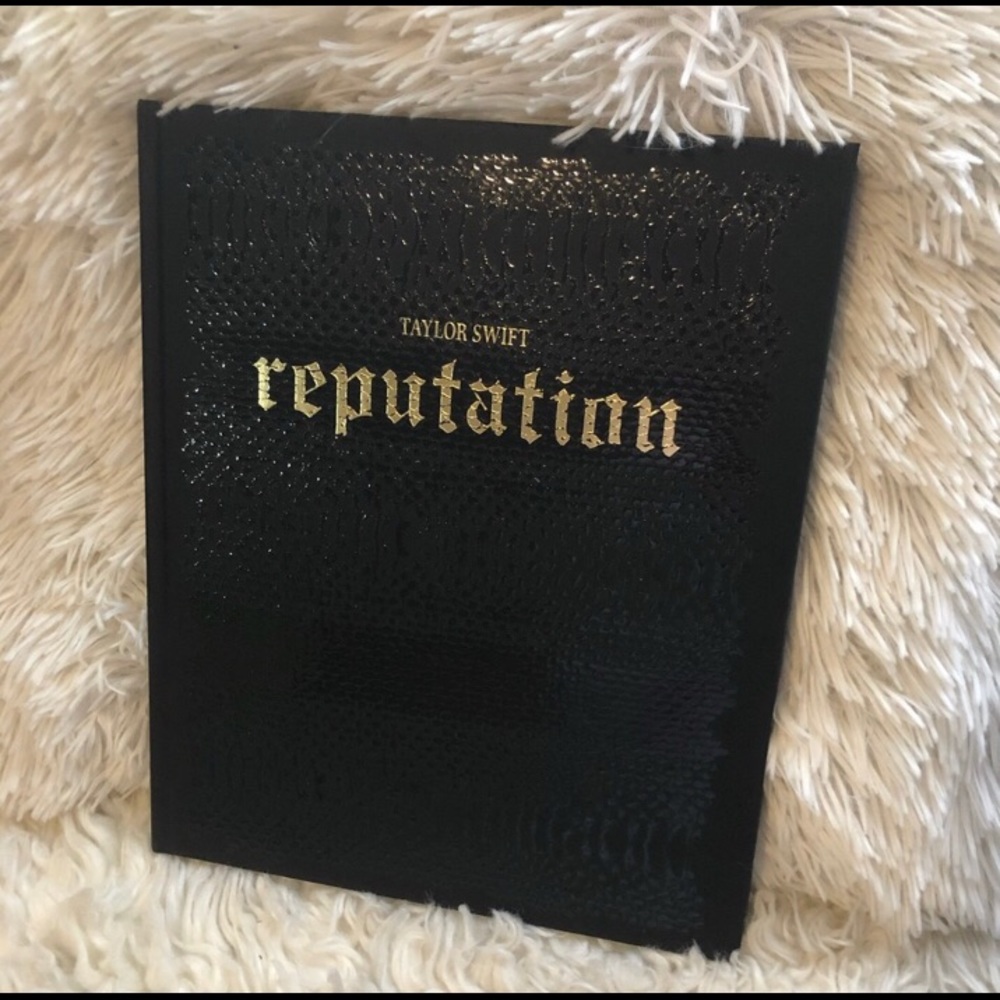 Taylor Swift Book!